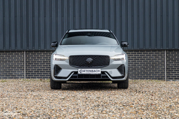 Volvo XC60 2.0 T8 Plug-in hybrid AWD Plus Black Edition Facelift | Zwenkbare trekhaak | Panorama dak | Adaptieve cruise | Harman Kardon | Blis | Memory |