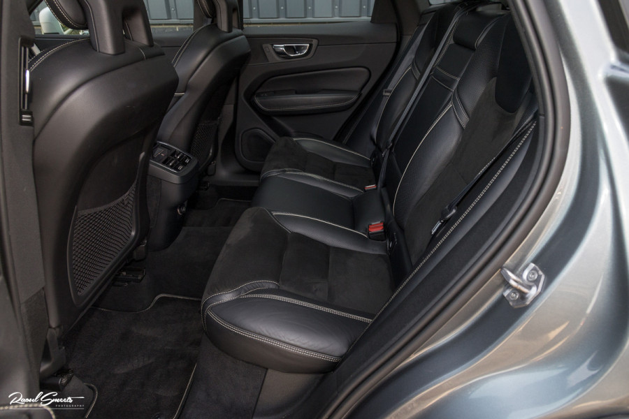 Volvo XC60 2.0 T5 R-Design | Adaptieve cruise | Zwenkbare trekhaak | Panoramadak | Blis |