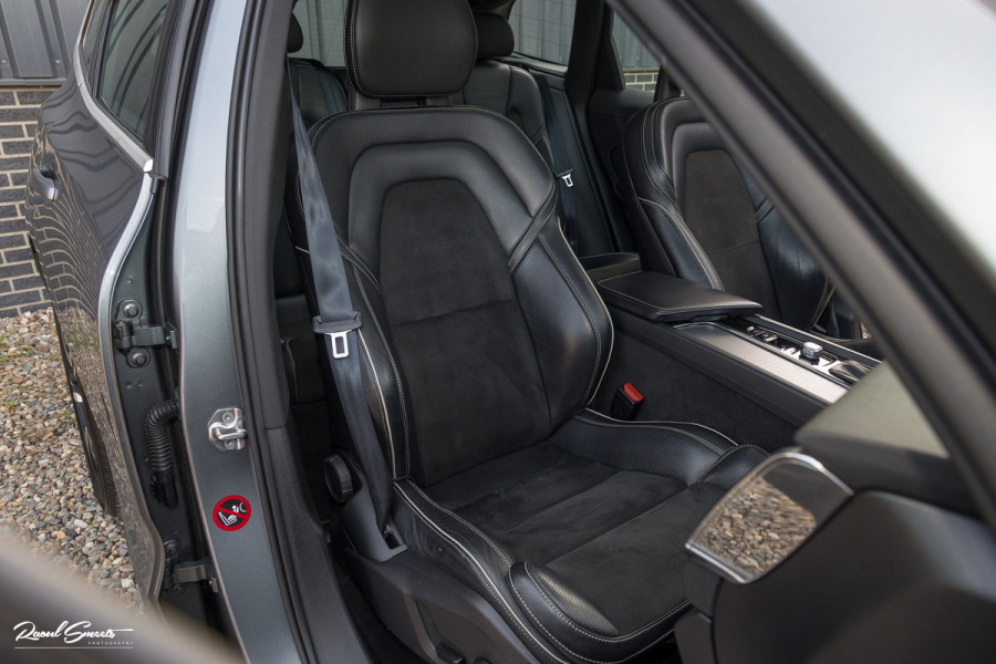 Volvo XC60 2.0 T5 R-Design | Adaptieve cruise | Zwenkbare trekhaak | Panoramadak | Blis |