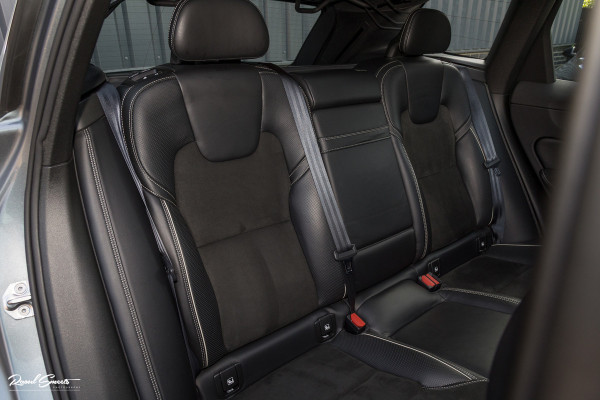 Volvo XC60 2.0 T5 R-Design | Adaptieve cruise | Zwenkbare trekhaak | Panoramadak | Blis |