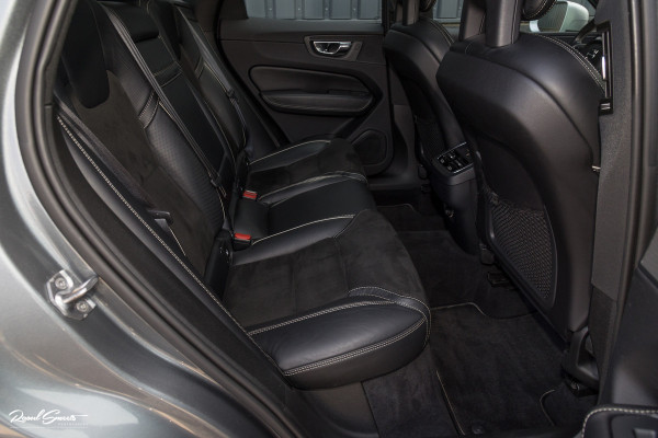 Volvo XC60 2.0 T5 R-Design | Adaptieve cruise | Zwenkbare trekhaak | Panoramadak | Blis |