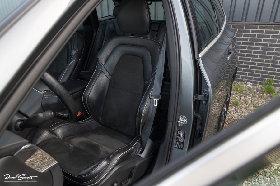 Volvo XC60 2.0 T5 R-Design | Adaptieve cruise | Zwenkbare trekhaak | Panoramadak | Blis |