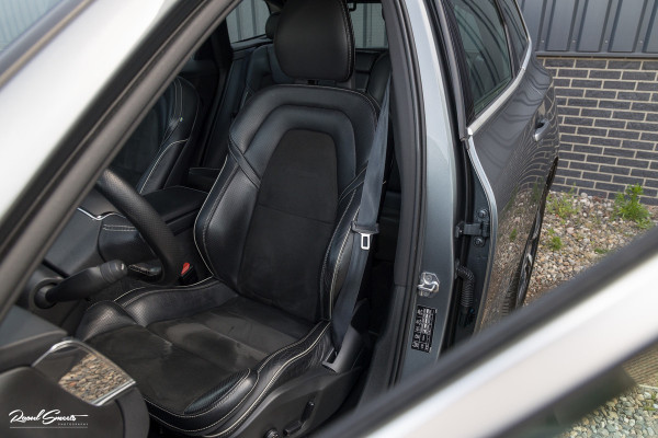 Volvo XC60 2.0 T5 R-Design | Adaptieve cruise | Zwenkbare trekhaak | Panoramadak | Blis |