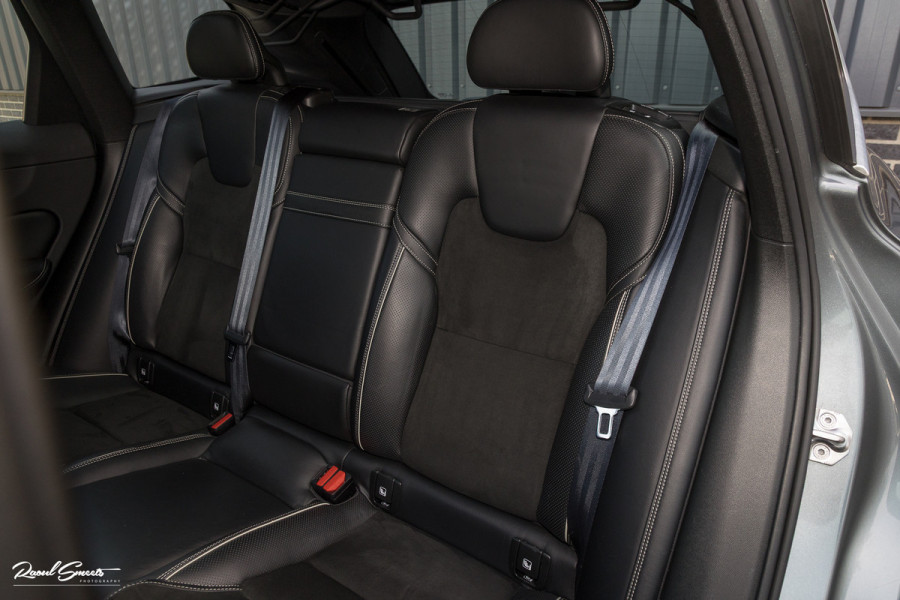 Volvo XC60 2.0 T5 R-Design | Adaptieve cruise | Zwenkbare trekhaak | Panoramadak | Blis |