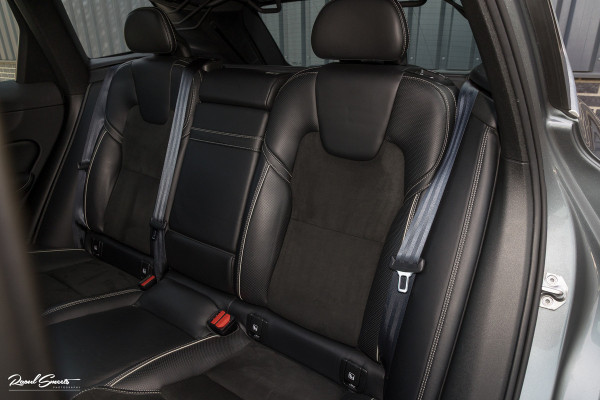 Volvo XC60 2.0 T5 R-Design | Adaptieve cruise | Zwenkbare trekhaak | Panoramadak | Blis |