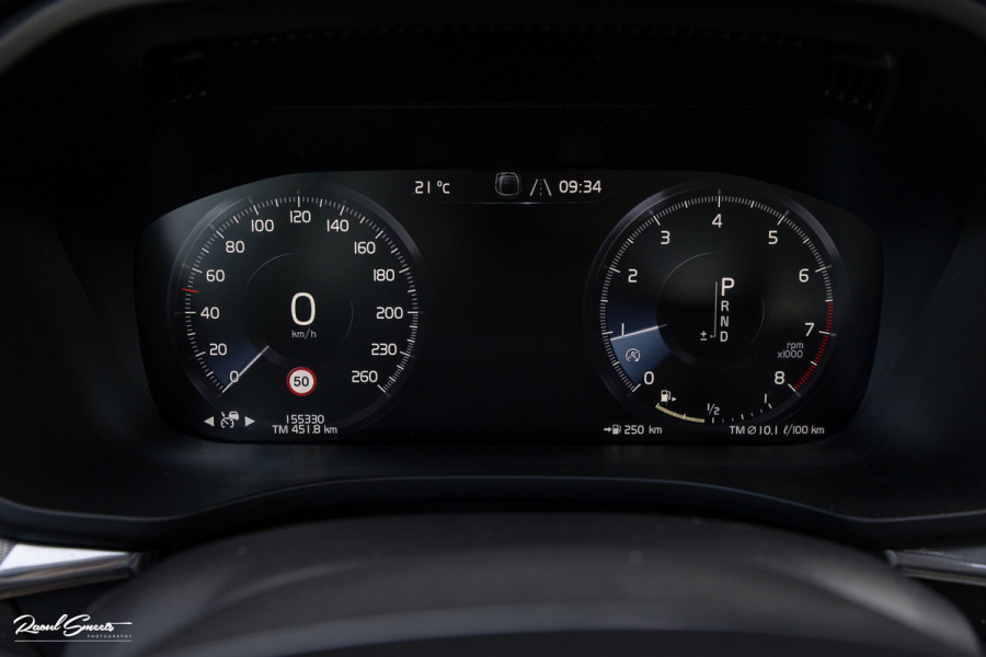 Volvo XC60 2.0 T5 R-Design | Adaptieve cruise | Zwenkbare trekhaak | Panoramadak | Blis |