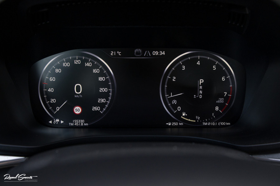 Volvo XC60 2.0 T5 R-Design | Adaptieve cruise | Zwenkbare trekhaak | Panoramadak | Blis |