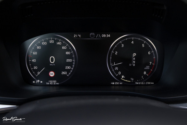 Volvo XC60 2.0 T5 R-Design | Adaptieve cruise | Zwenkbare trekhaak | Panoramadak | Blis |