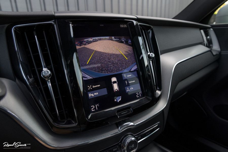 Volvo XC60 2.0 T5 R-Design | Adaptieve cruise | Zwenkbare trekhaak | Panoramadak | Blis |