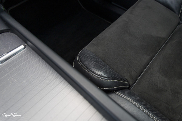 Volvo XC60 2.0 T5 R-Design | Adaptieve cruise | Zwenkbare trekhaak | Panoramadak | Blis |