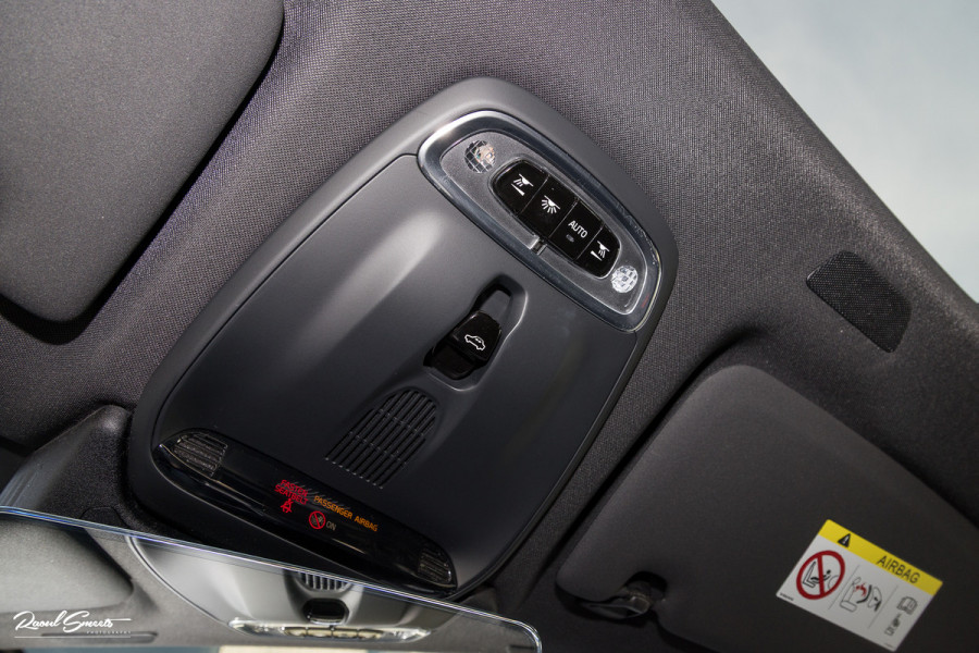 Volvo XC60 2.0 T5 R-Design | Adaptieve cruise | Zwenkbare trekhaak | Panoramadak | Blis |