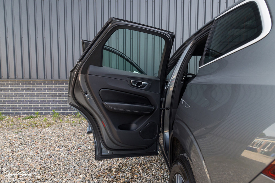 Volvo XC60 2.0 T5 R-Design | Adaptieve cruise | Zwenkbare trekhaak | Panoramadak | Blis |