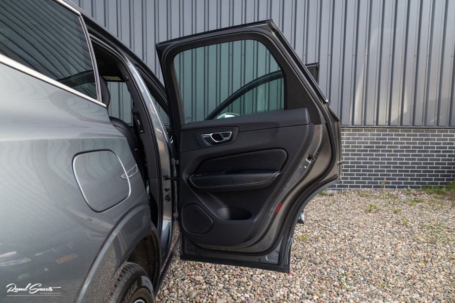 Volvo XC60 2.0 T5 R-Design | Adaptieve cruise | Zwenkbare trekhaak | Panoramadak | Blis |