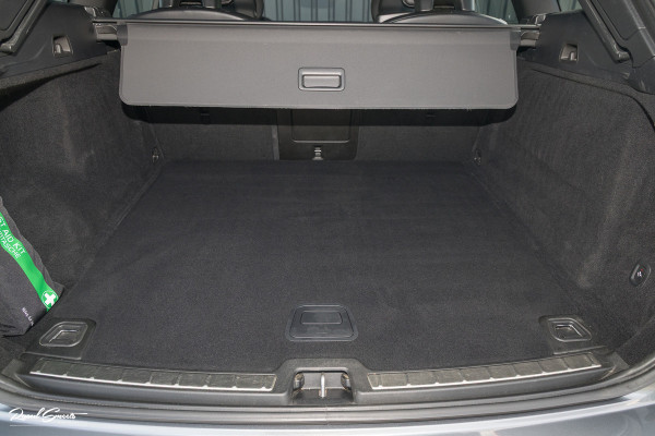 Volvo XC60 2.0 T5 R-Design | Adaptieve cruise | Zwenkbare trekhaak | Panoramadak | Blis |