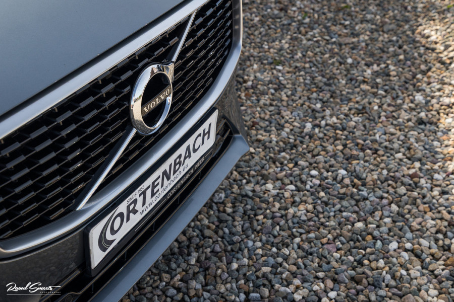 Volvo XC60 2.0 T5 R-Design | Adaptieve cruise | Zwenkbare trekhaak | Panoramadak | Blis |