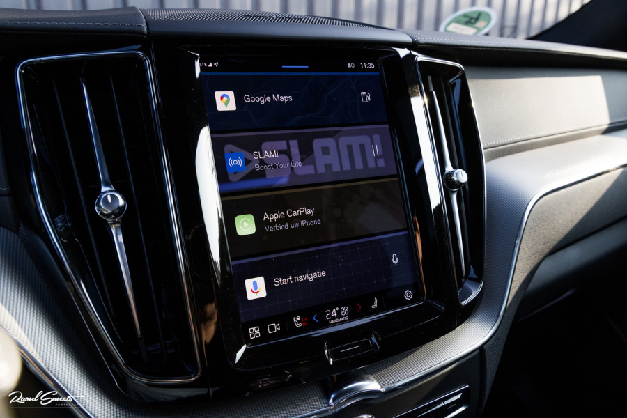 Volvo XC60 B4 Ultimate Bright | Adaptieve cruise | Panoramadak | Zwenkbare trekhaak | Head-up | Blis |