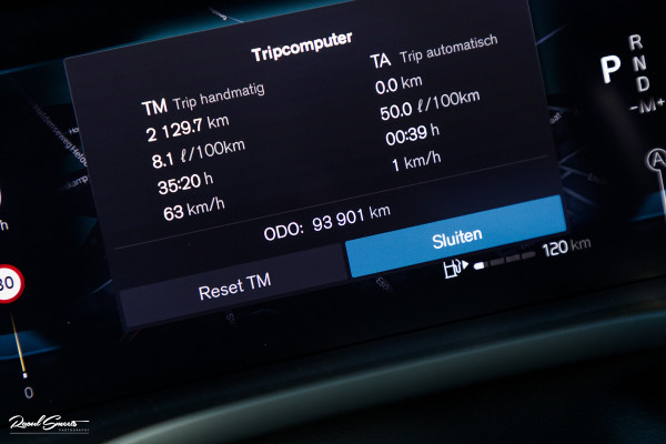 Volvo XC60 B4 Ultimate Bright | Adaptieve cruise | Panoramadak | Zwenkbare trekhaak | Head-up | Blis |