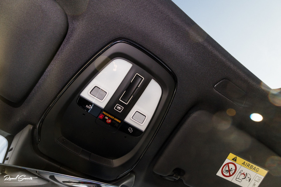 Volvo XC60 B4 Ultimate Bright | Adaptieve cruise | Panoramadak | Zwenkbare trekhaak | Head-up | Blis |