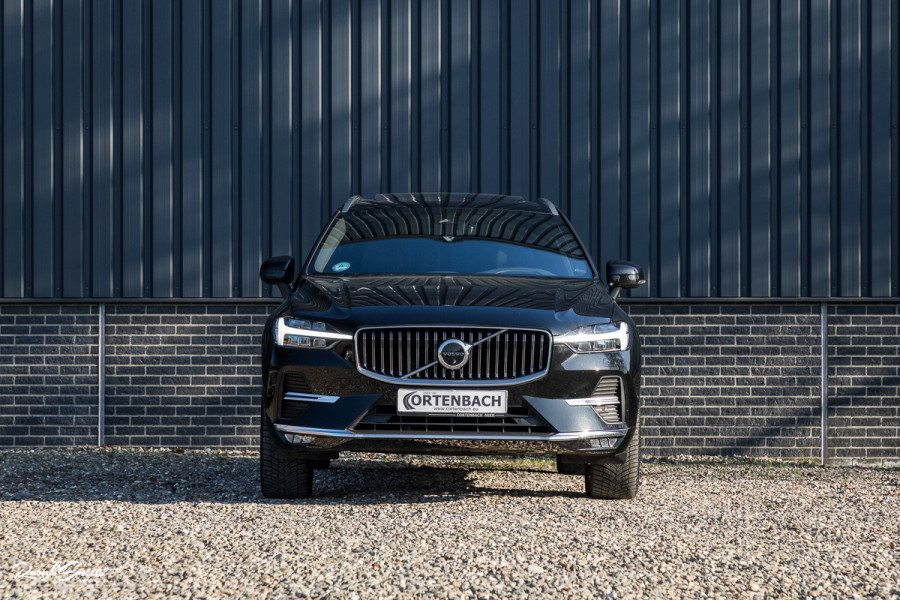 Volvo XC60 B4 Ultimate Bright | Adaptieve cruise | Panoramadak | Zwenkbare trekhaak | Head-up | Blis |
