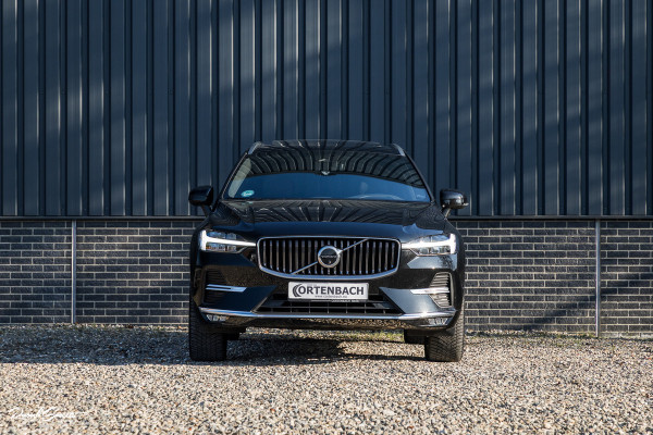 Volvo XC60 B4 Ultimate Bright | Adaptieve cruise | Panoramadak | Zwenkbare trekhaak | Head-up | Blis |