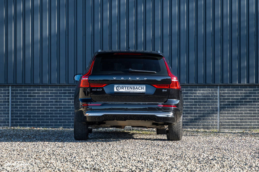 Volvo XC60 B4 Ultimate Bright | Adaptieve cruise | Panoramadak | Zwenkbare trekhaak | Head-up | Blis |