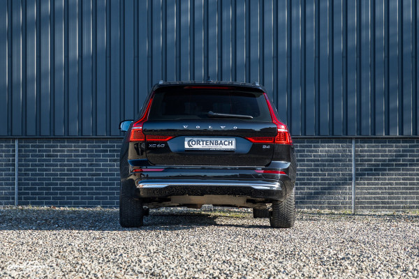 Volvo XC60 B4 Ultimate Bright | Adaptieve cruise | Panoramadak | Zwenkbare trekhaak | Head-up | Blis |