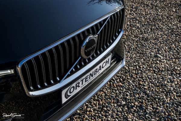 Volvo XC60 B4 Ultimate Bright | Adaptieve cruise | Panoramadak | Zwenkbare trekhaak | Head-up | Blis |
