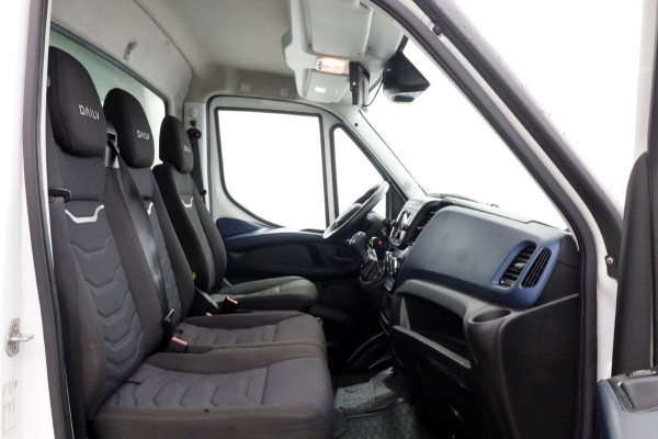 Iveco Daily 35S18 3.0 180pk HiMatic Automaat Bakwagen met laadklep H240cm 03-2022