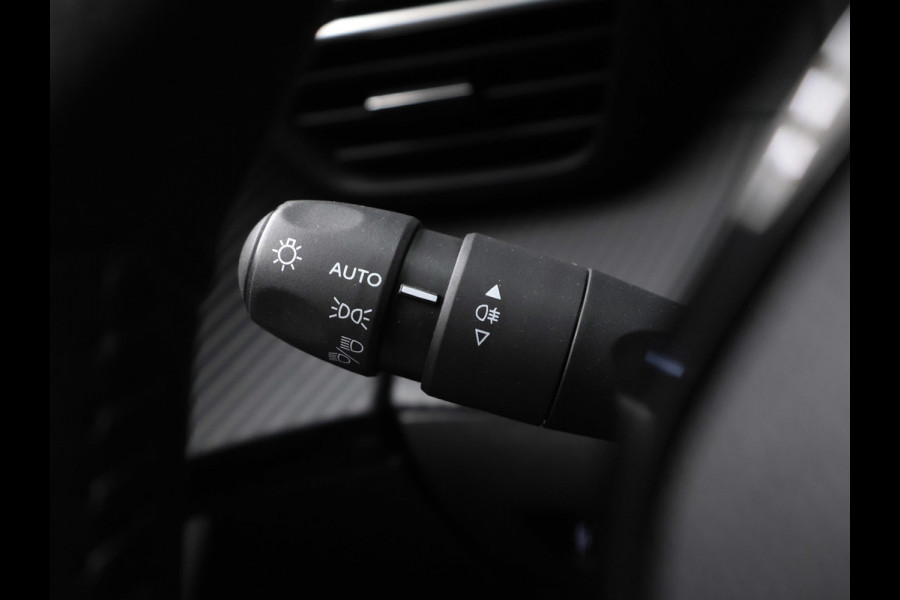 Peugeot 2008 1.2 PureTech Allure Sport (APPLE CARPLAY,NAVI,PDC,CLIMATE,CRUISE,LED,ELEKTRISCH PAKKET,SPORTSTOELEN,NETTE STAAT)