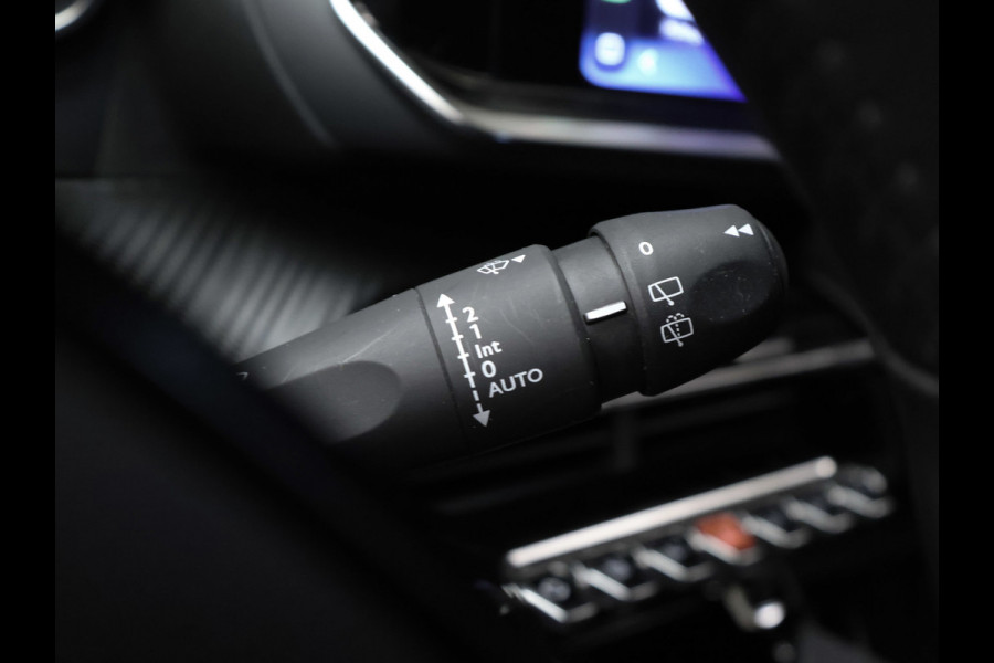 Peugeot 2008 1.2 PureTech Allure Sport (APPLE CARPLAY,NAVI,PDC,CLIMATE,CRUISE,LED,ELEKTRISCH PAKKET,SPORTSTOELEN,NETTE STAAT)