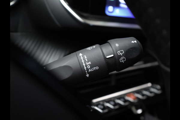 Peugeot 2008 1.2 PureTech Allure Sport (APPLE CARPLAY,NAVI,PDC,CLIMATE,CRUISE,LED,ELEKTRISCH PAKKET,SPORTSTOELEN,NETTE STAAT)