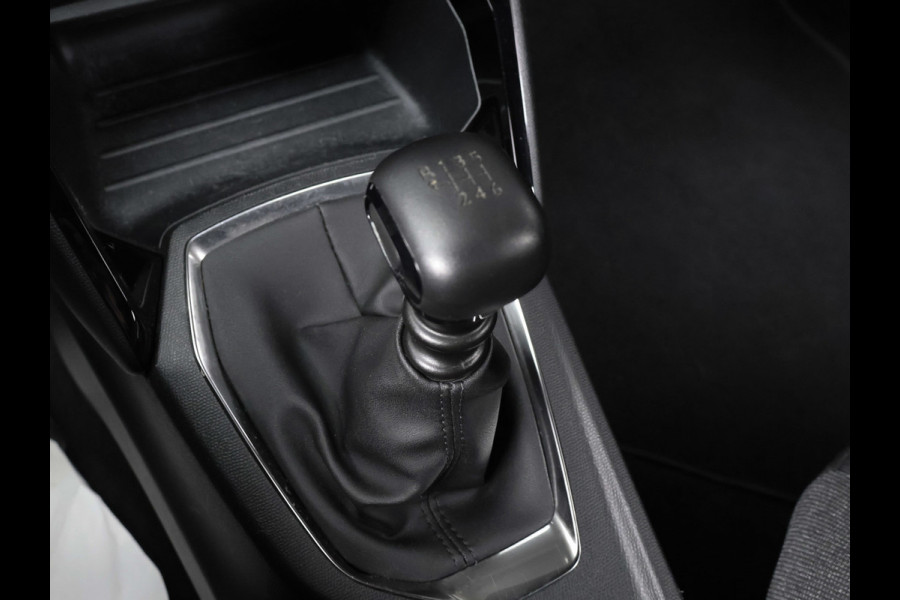 Peugeot 2008 1.2 PureTech Allure Sport (APPLE CARPLAY,NAVI,PDC,CLIMATE,CRUISE,LED,ELEKTRISCH PAKKET,SPORTSTOELEN,NETTE STAAT)