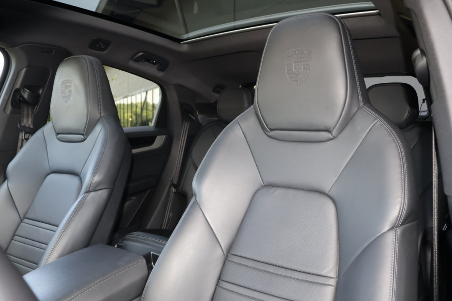 Porsche Cayenne Coupé 3.0 S E-Hybrid 520PK | PASSENGER DISPLAY | ELEKTRISCHE TREKHAAK | PASM | BOSE | SOUND PACKAGE PLUS | PRIVACY GLASS | PANORAMADAK