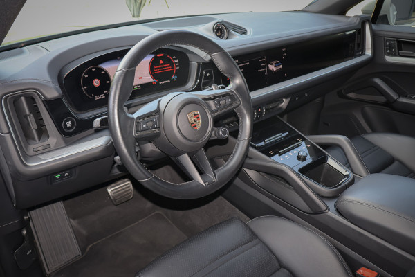 Porsche Cayenne Coupé 3.0 S E-Hybrid 520PK | PASSENGER DISPLAY | ELEKTRISCHE TREKHAAK | PASM | BOSE | SOUND PACKAGE PLUS | PRIVACY GLASS | PANORAMADAK