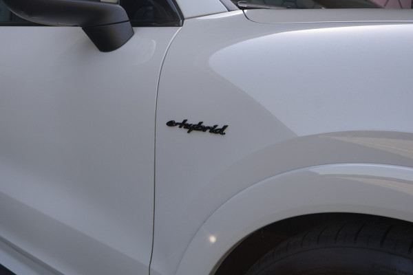 Porsche Cayenne Coupé 3.0 S E-Hybrid 520PK | PASSENGER DISPLAY | ELEKTRISCHE TREKHAAK | PASM | BOSE | SOUND PACKAGE PLUS | PRIVACY GLASS | PANORAMADAK