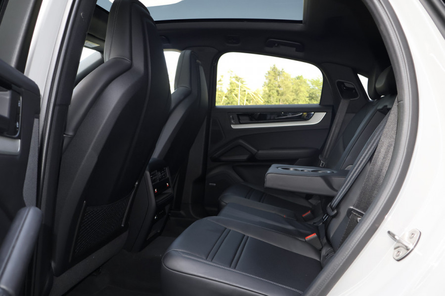 Porsche Cayenne Coupé 3.0 S E-Hybrid 520PK | PASSENGER DISPLAY | ELEKTRISCHE TREKHAAK | PASM | BOSE | SOUND PACKAGE PLUS | PRIVACY GLASS | PANORAMADAK