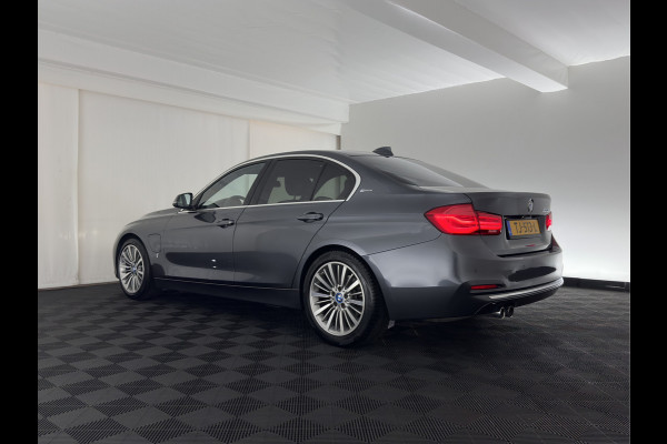 BMW 3-serie 330e High Executive (Plug-in) (INCL.BTW) Aut. *PANO | HEAD-UP | LEATHER | FULL-LED | MEMORY-PACK | HARMAN/KARDON | BLIND-SPOT | KEYLESS | CAMERA | NAVI-FULLMAP | DAB | PRIVACY-GLASS | ECC | PDC | 18''ALU*