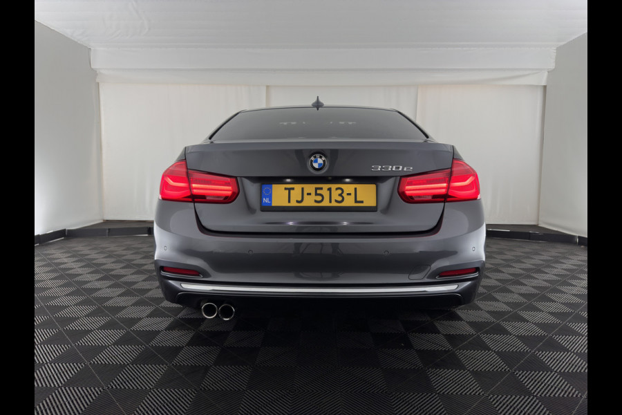 BMW 3-serie 330e High Executive (Plug-in) (INCL.BTW) Aut. *PANO | HEAD-UP | LEATHER | FULL-LED | MEMORY-PACK | HARMAN/KARDON | BLIND-SPOT | KEYLESS | CAMERA | NAVI-FULLMAP | DAB | PRIVACY-GLASS | ECC | PDC | 18''ALU*