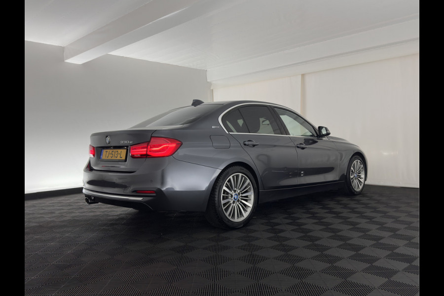 BMW 3-serie 330e High Executive (Plug-in) (INCL.BTW) Aut. *PANO | HEAD-UP | LEATHER | FULL-LED | MEMORY-PACK | HARMAN/KARDON | BLIND-SPOT | KEYLESS | CAMERA | NAVI-FULLMAP | DAB | PRIVACY-GLASS | ECC | PDC | 18''ALU*