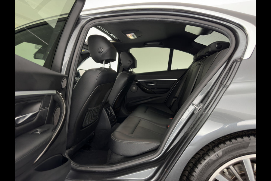 BMW 3-serie 330e High Executive (Plug-in) (INCL.BTW) Aut. *PANO | HEAD-UP | LEATHER | FULL-LED | MEMORY-PACK | HARMAN/KARDON | BLIND-SPOT | KEYLESS | CAMERA | NAVI-FULLMAP | DAB | PRIVACY-GLASS | ECC | PDC | 18''ALU*