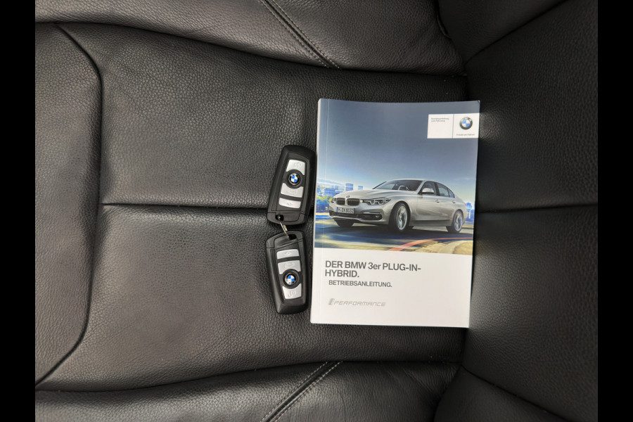BMW 3-serie 330e High Executive (Plug-in) (INCL.BTW) Aut. *PANO | HEAD-UP | LEATHER | FULL-LED | MEMORY-PACK | HARMAN/KARDON | BLIND-SPOT | KEYLESS | CAMERA | NAVI-FULLMAP | DAB | PRIVACY-GLASS | ECC | PDC | 18''ALU*