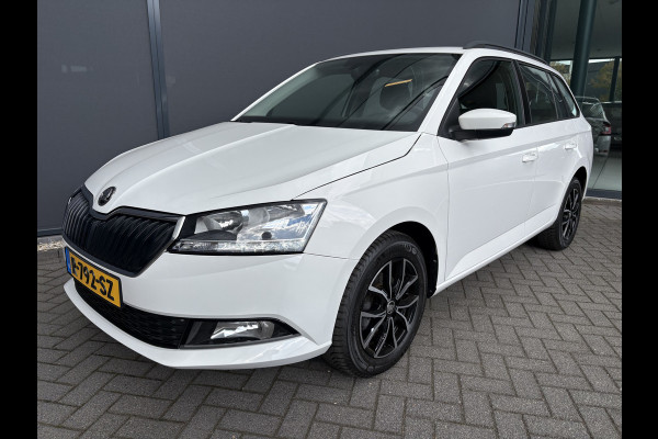 Škoda Fabia Combi 1.0 TSI Ambition Airco - Apple carplay - Parkeersensor achter - Dakrails - Bagagedek - Mistlampen - Cruise control - Bluetooth - Led verlichting - Stuur multifunctioneel - Stuur leder - Elektrische ramen - Centrale vergrendeling met afstandsbediening