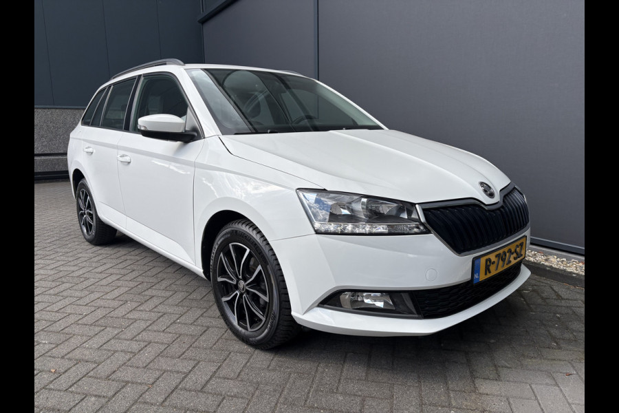 Škoda Fabia Combi 1.0 TSI Ambition Airco - Apple carplay - Parkeersensor achter - Dakrails - Bagagedek - Mistlampen - Cruise control - Bluetooth - Led verlichting - Stuur multifunctioneel - Stuur leder - Elektrische ramen - Centrale vergrendeling met afstandsbediening
