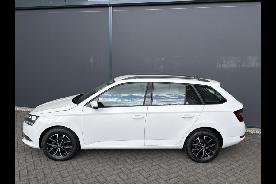 Škoda Fabia Combi 1.0 TSI Ambition Airco - Apple carplay - Parkeersensor achter - Dakrails - Bagagedek - Mistlampen - Cruise control - Bluetooth - Led verlichting - Stuur multifunctioneel - Stuur leder - Elektrische ramen - Centrale vergrendeling met afstandsbediening