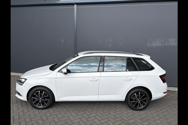 Škoda Fabia Combi 1.0 TSI Ambition Airco - Apple carplay - Parkeersensor achter - Dakrails - Bagagedek - Mistlampen - Cruise control - Bluetooth - Led verlichting - Stuur multifunctioneel - Stuur leder - Elektrische ramen - Centrale vergrendeling met afstandsbediening
