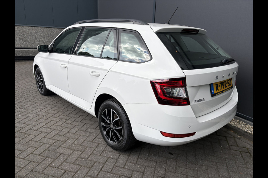 Škoda Fabia Combi 1.0 TSI Ambition Airco - Apple carplay - Parkeersensor achter - Dakrails - Bagagedek - Mistlampen - Cruise control - Bluetooth - Led verlichting - Stuur multifunctioneel - Stuur leder - Elektrische ramen - Centrale vergrendeling met afstandsbediening