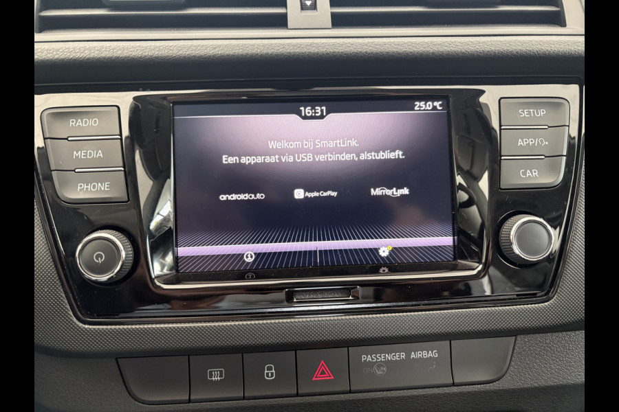Škoda Fabia Combi 1.0 TSI Ambition Airco - Apple carplay - Parkeersensor achter - Dakrails - Bagagedek - Mistlampen - Cruise control - Bluetooth - Led verlichting - Stuur multifunctioneel - Stuur leder - Elektrische ramen - Centrale vergrendeling met afstandsbediening