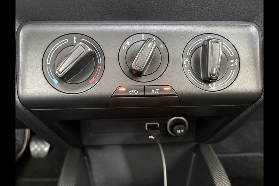 Škoda Fabia Combi 1.0 TSI Ambition Airco - Apple carplay - Parkeersensor achter - Dakrails - Bagagedek - Mistlampen - Cruise control - Bluetooth - Led verlichting - Stuur multifunctioneel - Stuur leder - Elektrische ramen - Centrale vergrendeling met afstandsbediening