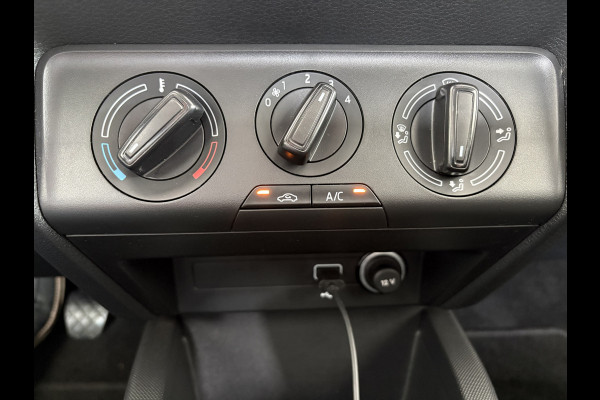 Škoda Fabia Combi 1.0 TSI Ambition Airco - Apple carplay - Parkeersensor achter - Dakrails - Bagagedek - Mistlampen - Cruise control - Bluetooth - Led verlichting - Stuur multifunctioneel - Stuur leder - Elektrische ramen - Centrale vergrendeling met afstandsbediening