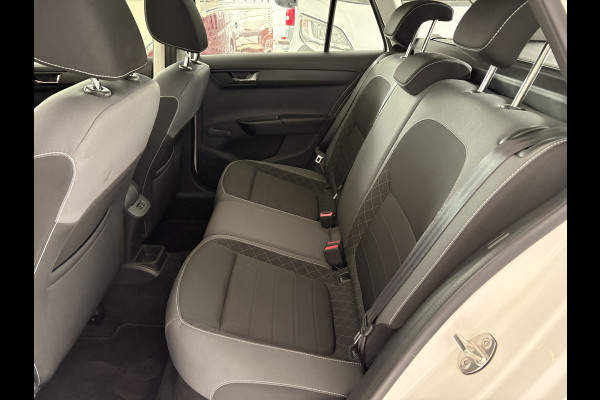 Škoda Fabia Combi 1.0 TSI Ambition Airco - Apple carplay - Parkeersensor achter - Dakrails - Bagagedek - Mistlampen - Cruise control - Bluetooth - Led verlichting - Stuur multifunctioneel - Stuur leder - Elektrische ramen - Centrale vergrendeling met afstandsbediening